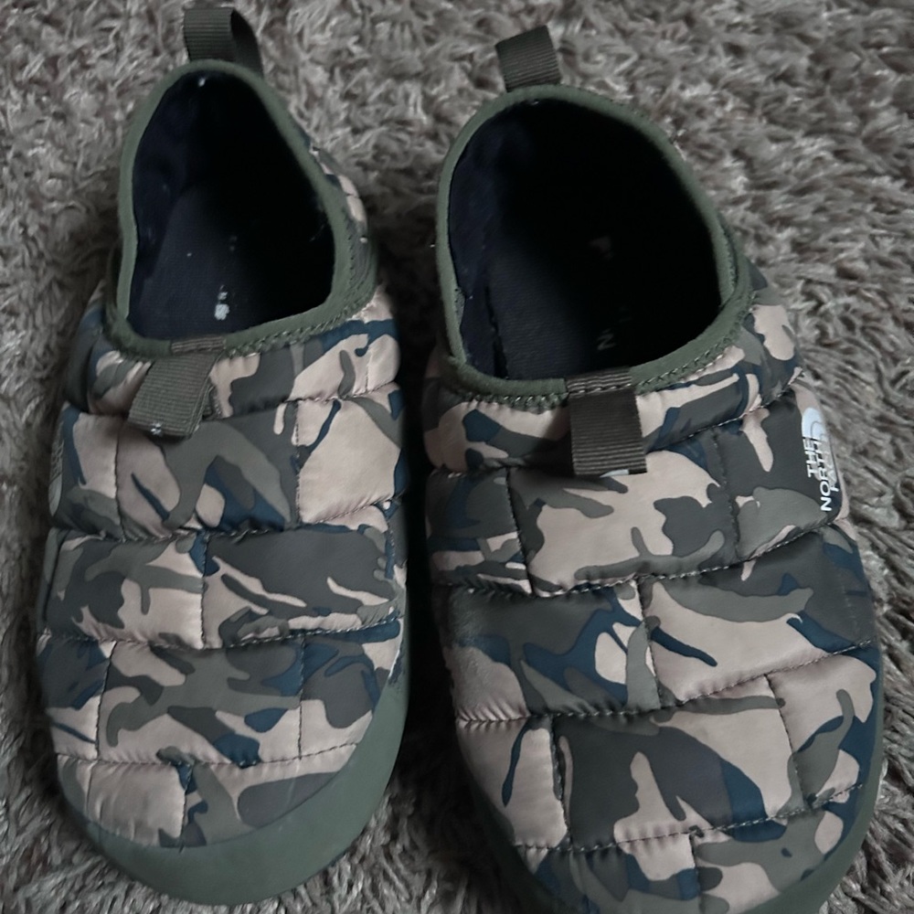 The North Face Kids Thermoball slippers
